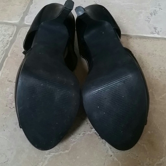 Black Heels - Picture 4 of 4