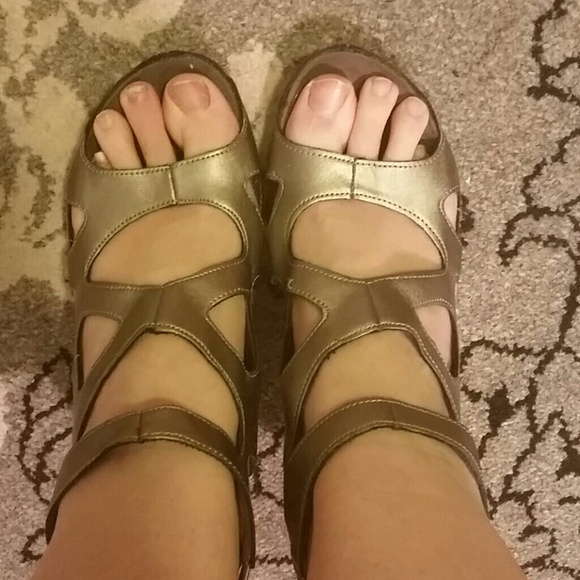 Unlisted silver wedge sandles