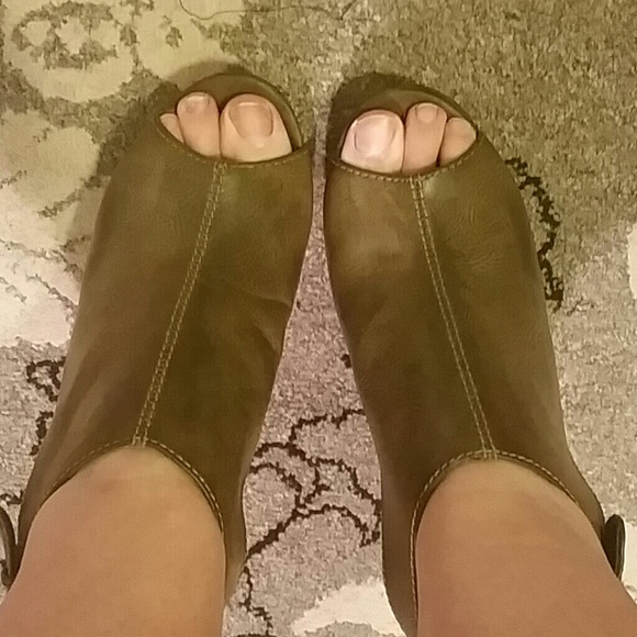 Deep brown/olive wedge sandles
