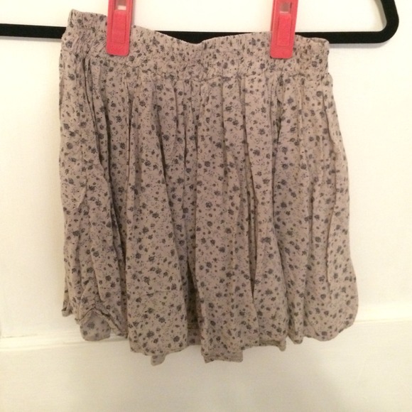 BRANDY MELVILLE FLORAL SKIRT!