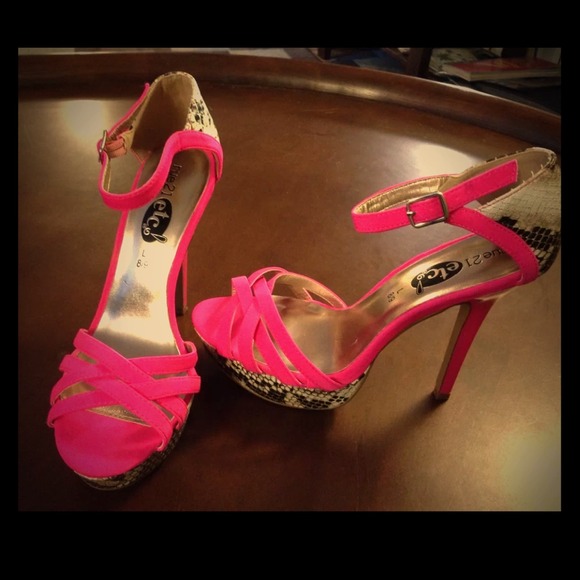 Hott pink leopard print spiked high heels