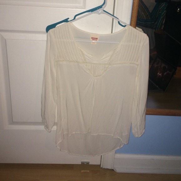 loose white quarter sleeve shirt