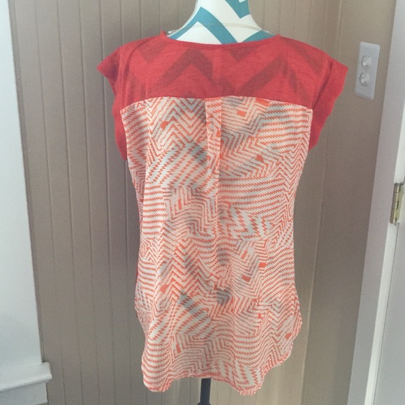 XHILARATION Hi-Lo top - Picture 2 of 4