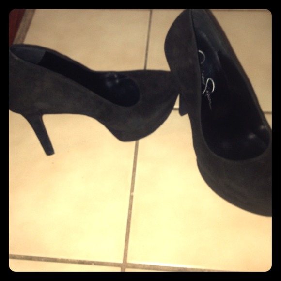 Jessica Simpson black pumps