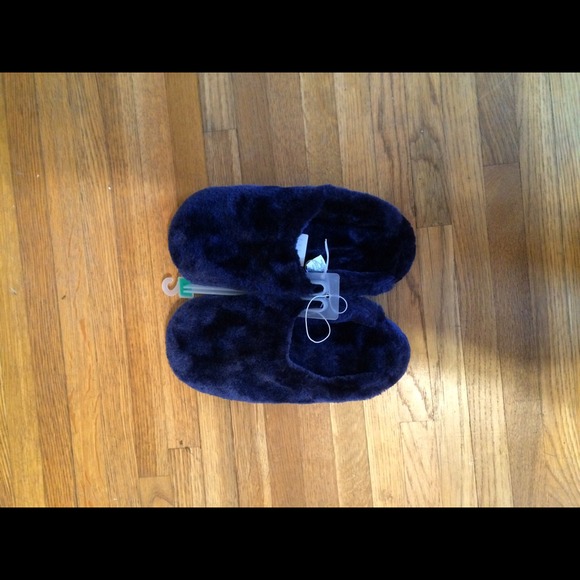BUNDLE: navy slippers and gray sweater