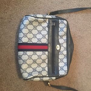 Gucci vintage cross body purse
