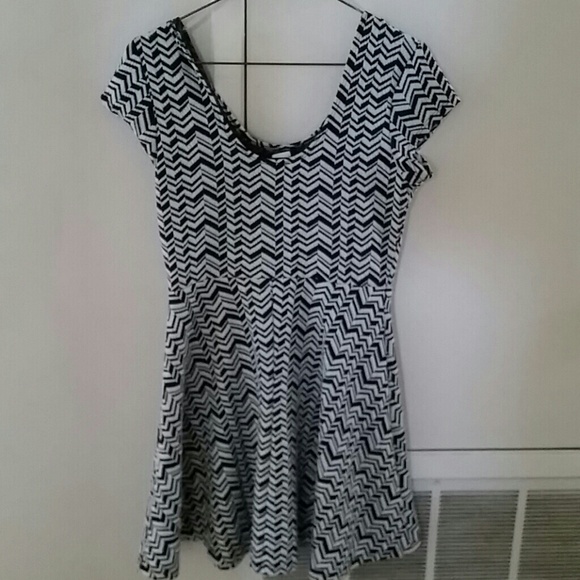 Black and white skater dress - Picture 2 of 2