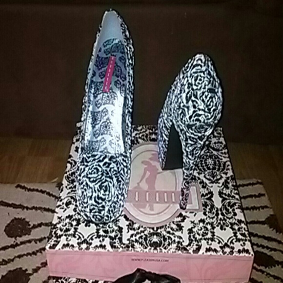 Like New Aqua/black glitter illusion platform - Picture 2 of 2
