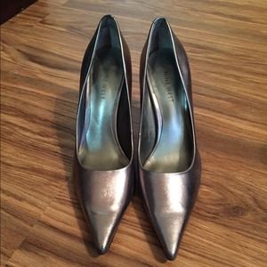 Nine West pewter leather pumps. Size 7