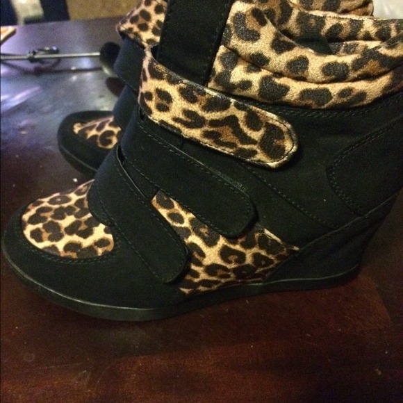 Wedge sneakers