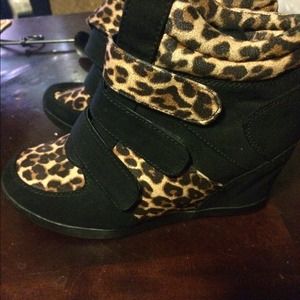 Wedge sneakers