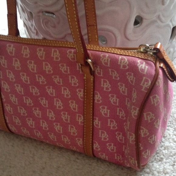 Dooney and Bourke shoulder bag - Picture 2 of 4