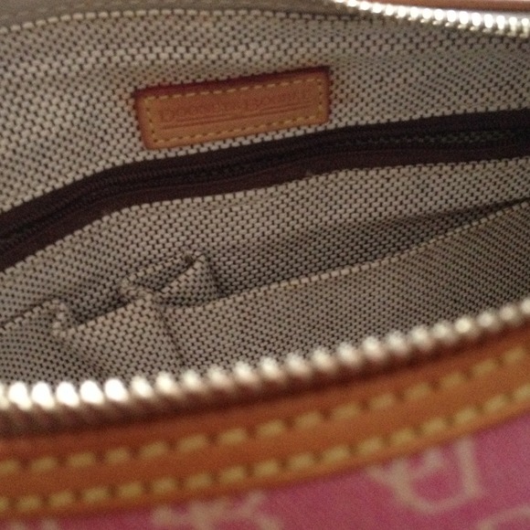 Dooney and Bourke shoulder bag - Picture 3 of 4