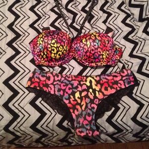 OFFER!! 💞Sexy, rarer, Vs Undies Set!
