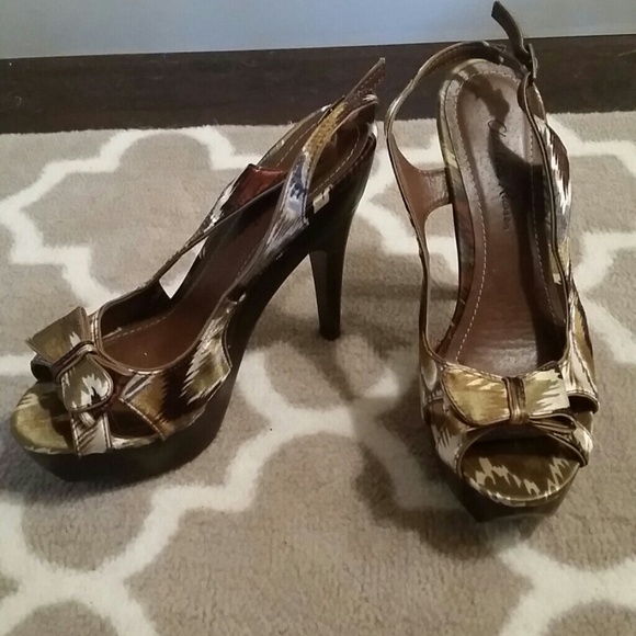 BRAND NEW  CHARLOTTE RUSSE SLINGBACK heels - Picture 1 of 1