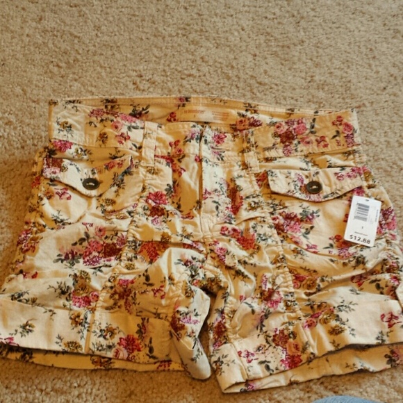 Floral Shorts - Picture 1 of 2