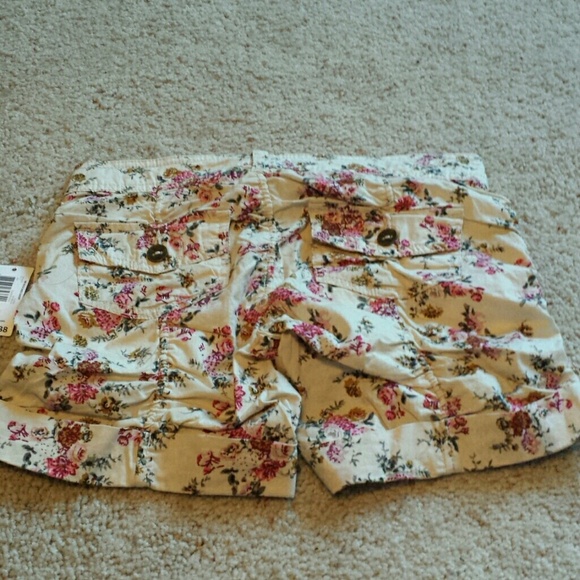 Floral Shorts - Picture 2 of 2