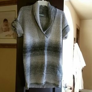 Short sleeve gray sweater