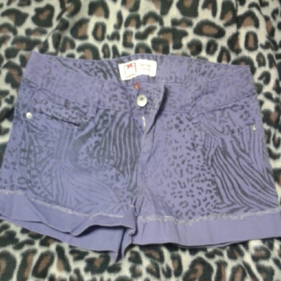 Lei printed purple shorts