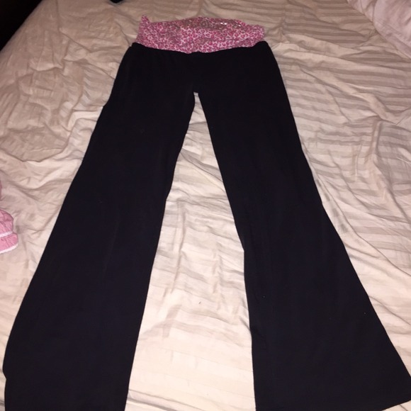 LOVE yoga pants