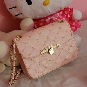 Chain strapped quilted shoulder bag