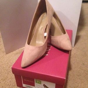 Beige dress shoes