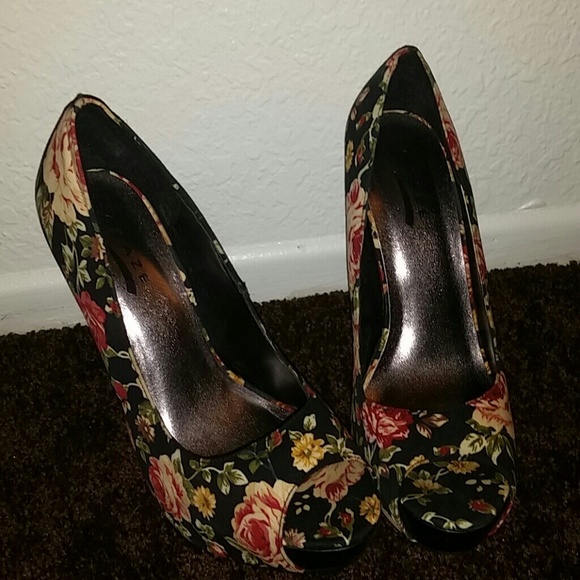 High heels - Picture 2 of 3