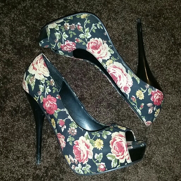 High heels - Picture 3 of 3