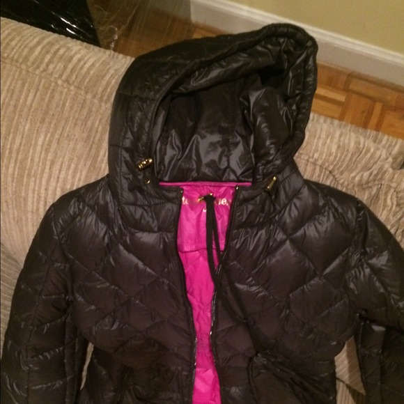 Very warm Steve Madden puffer jacket with hood!