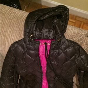 Very warm Steve Madden puffer jacket with hood!