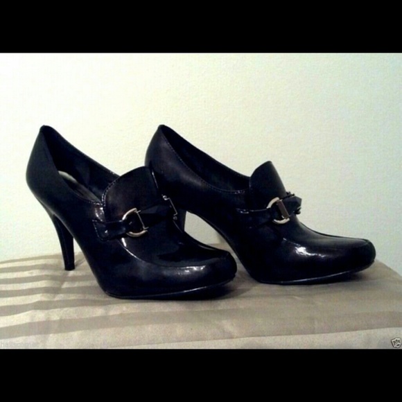 Ann Marino Brown Patent Leather Buckle Heels - Picture 2 of 4