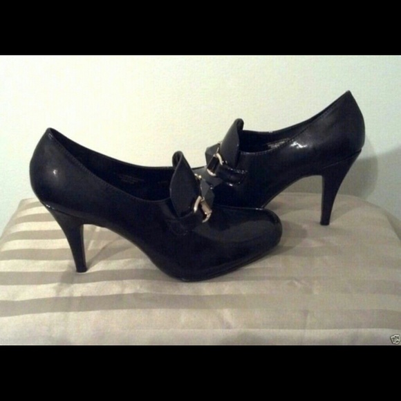Ann Marino Brown Patent Leather Buckle Heels - Picture 3 of 4