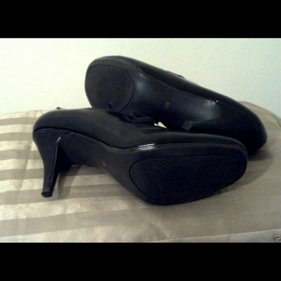 Ann Marino Brown Patent Leather Buckle Heels - Picture 4 of 4