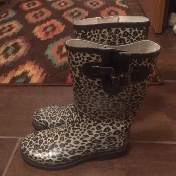 Brand new never worn rain boots!