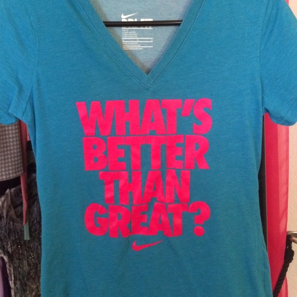 Nike V-Neck Medium