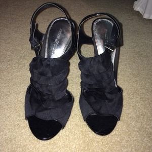 Black dressy small heeled shoes