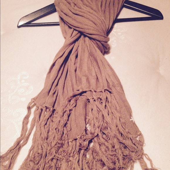 Beige scarf - Picture 1 of 2