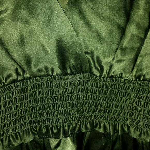 Green BCBG silk top - Picture 2 of 4