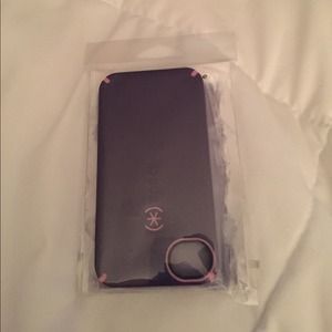 4/4s speck phone case.
