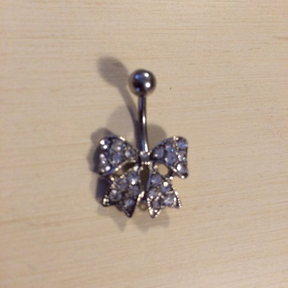 Bow belly button piercing