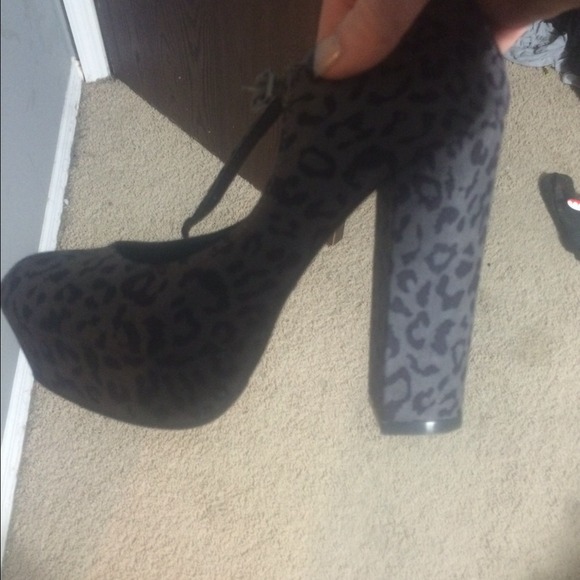 Forever 21 gray leopard platform shoes
