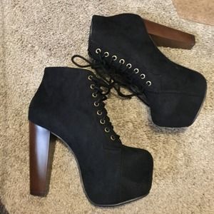 Brand New beautiful black booties. 😍