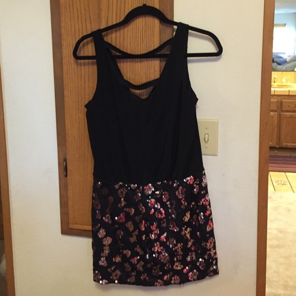 Black and sequin dress - Picture 3 of 3