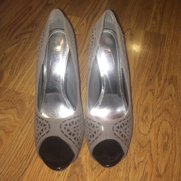 Brand New gray and black heel!