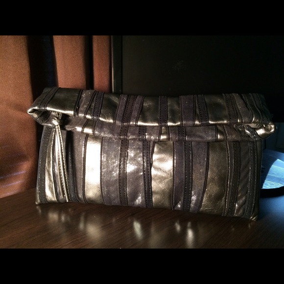 Express dark tone clutch