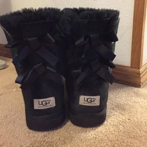 BLACK BOW UGG BOOTS