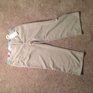 Nevis Capri pants. Wheat color. Size 8