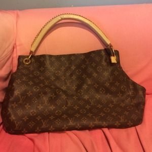 Gently used Artsy handbag / purse 👍