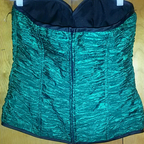 Green top - Picture 2 of 4