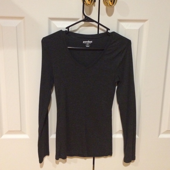 Gray v-neck long sleeve shirt!